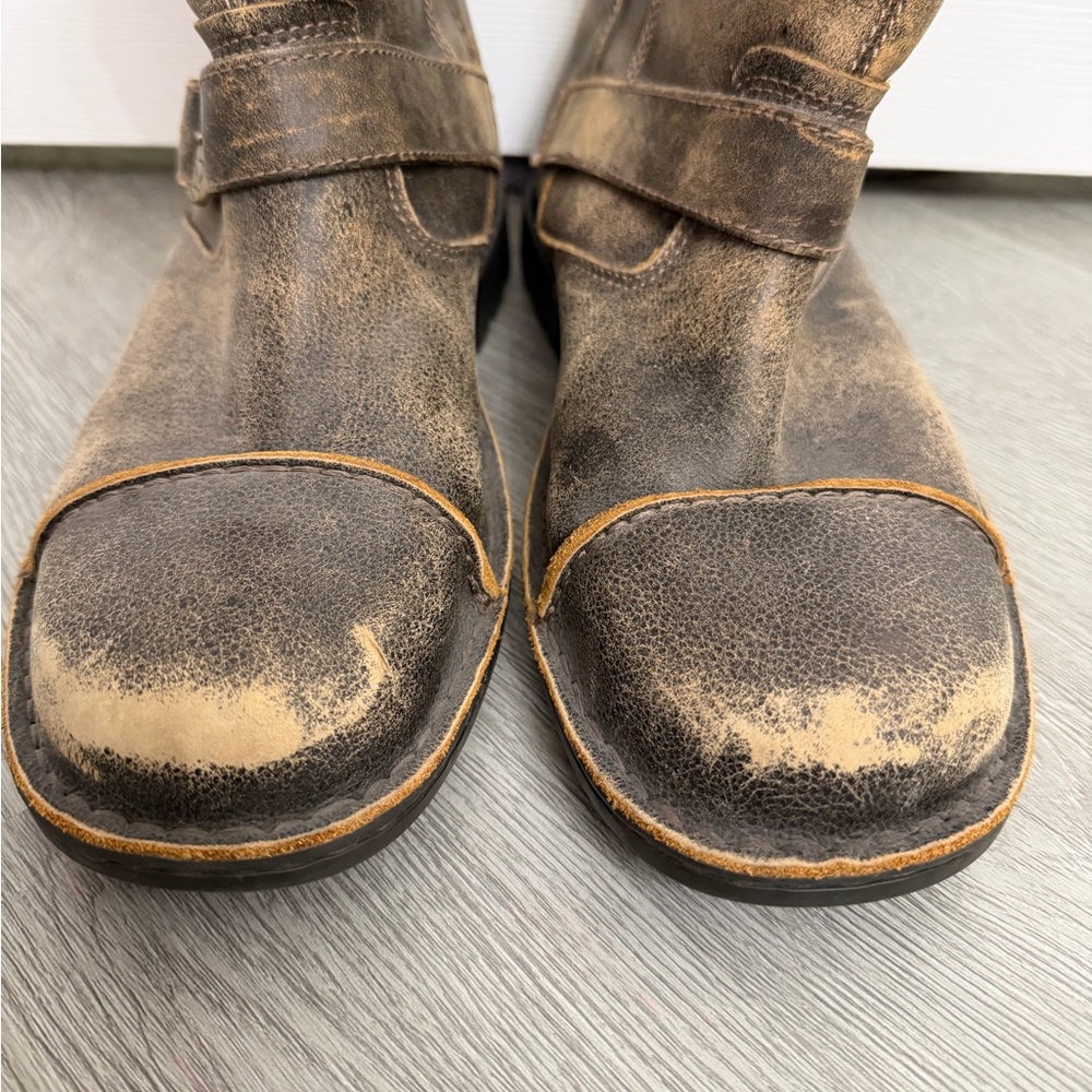UGG Australia "Rockville II" distressed brown leather boots | Size Men’s 9 - Picture 12 of 12